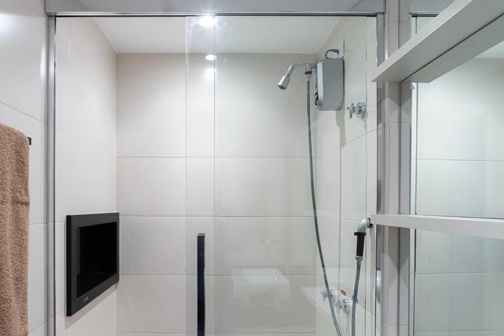 Luxo Na Gleba Com Ar Na Sala E Quarto, Lava E Seca E Academia Londrina